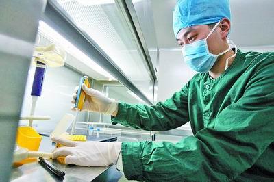 2,精子检查:这是测定男性生育力的基本,重要的临床指标,二至三次的